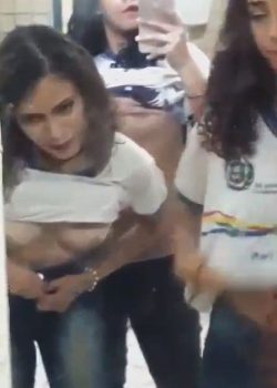 Morras de secundaria se alocan y se graban jugando con las tetas en el cole. 3