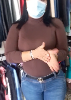 Esta putita se deja tocar todita por dinero + video 5