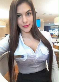 Hermosa asesora de ventas, pack filtrado 5