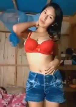 La prima mayor me manda videos desde el campo y quiere verga. 24