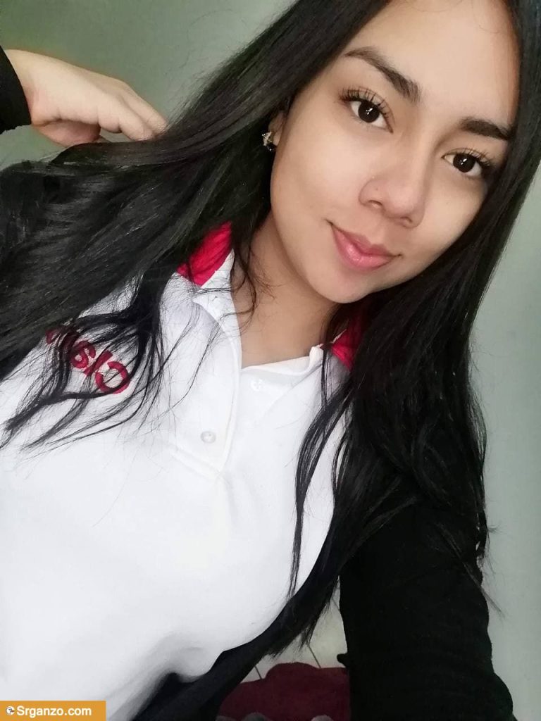 Sexi colegiala mamando rico 1