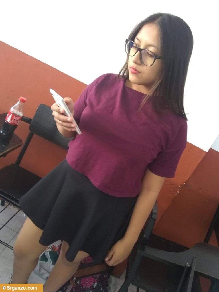 Rica morrita colegiala recibiendo verga 1