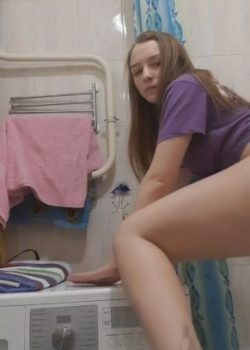 Chavita rica se pela las nalgas y se masturba en la lavandería. 2