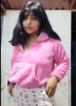 Chavita tímida termina caliente y abriéndose las nalgas en video. 7