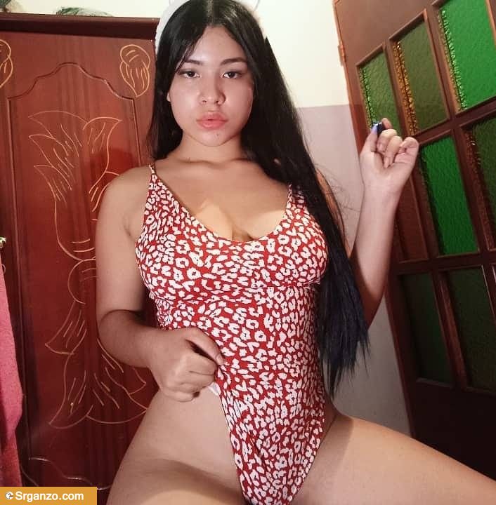 Rica joven mexicana tocándose y exhibiendo su cuerpazo 1