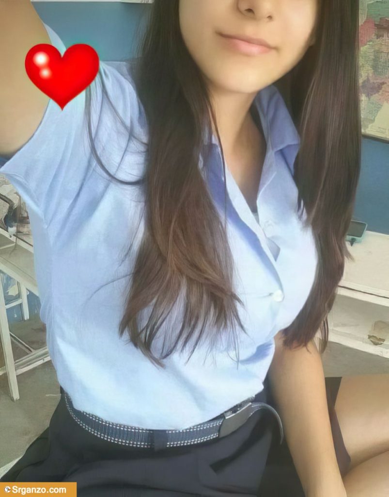 Colegiala se masturba una y otra vez 3