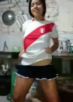 Le hace un estrip dance al tio + video 23