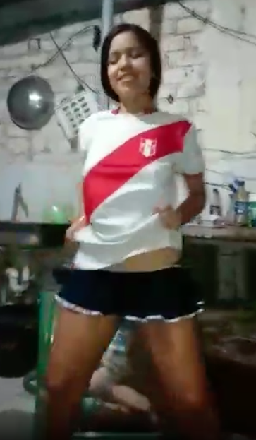 Le hace un estrip dance al tio + video 1