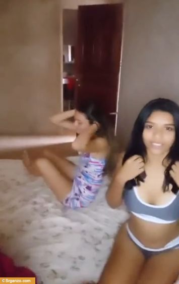 El mejor trio es con la hermana y su amiga. Video+ 1