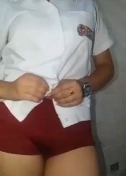 Colegiala buenona se saca video tocándose y manda por whatsaap. 5