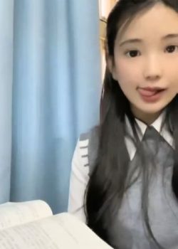 Colegiala panochuda se masturba y se hace video. 17