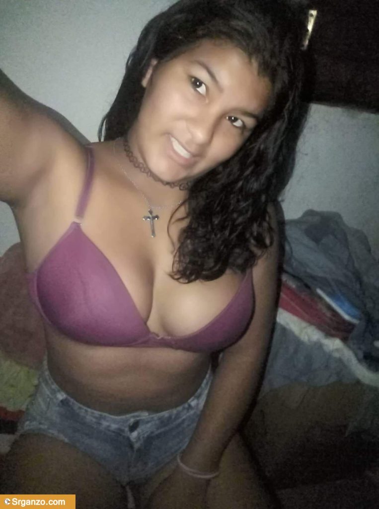 Mexicana rica Valentina manda pack a su novio con videos. 1