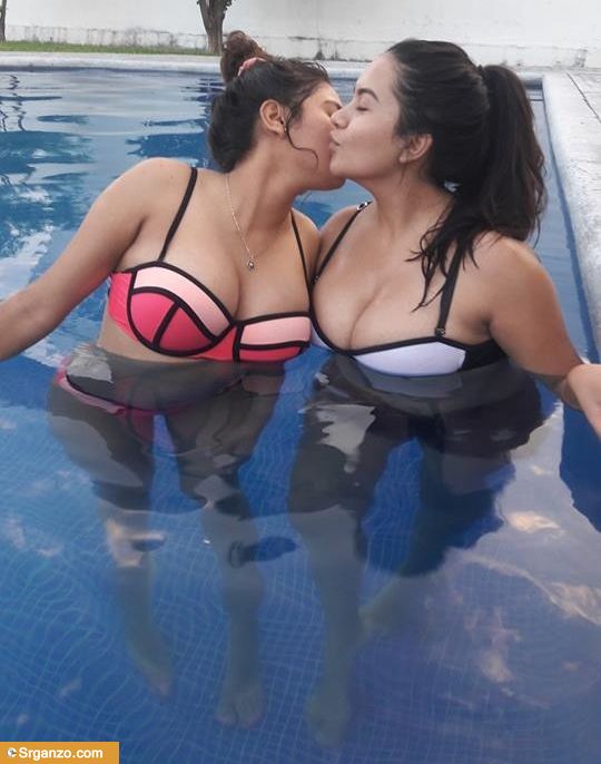 Valeria, mexicana tetona con su casero de nudes y videos con las amigas. 1