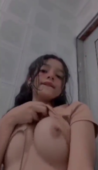 Morbosa jovencita con varios videos masturbandose 1