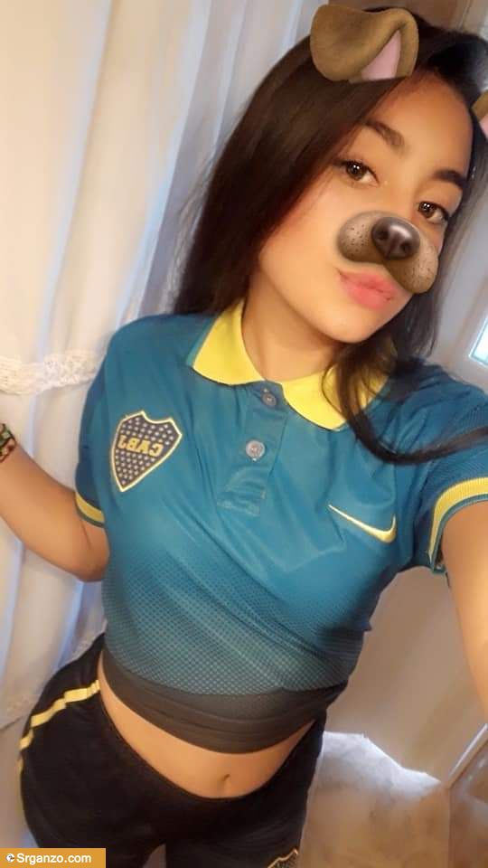 Mina dona la concha despues de un partido de BOCA 2