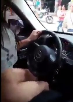 Montando el pito de mi novio en el carro de papa en publico 7