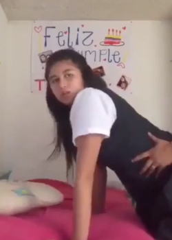 Colegiala le da el chiquito en su cumple + video 3