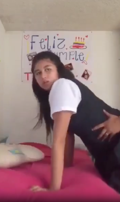 Colegiala le da el chiquito en su cumple + video 1