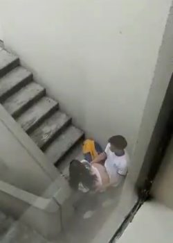 Colegiala pillada cogiendo en la escuela y tragando leche 3