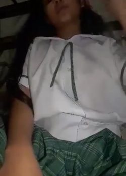 Colegiala Cachondita + Vídeo largo 1