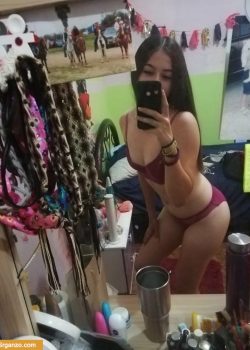 Filtrando los videos y nudes del celular de mi prima 13