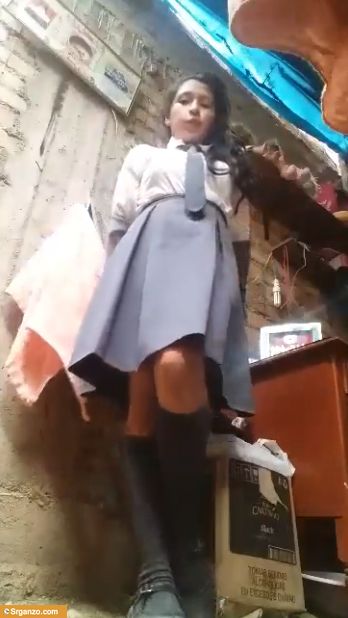 Colegiala buenarda putipobre hace video insano. 1