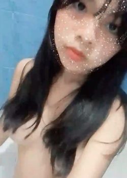 Pequeña traviesa hace video insano cuando se va a la ducha. 15