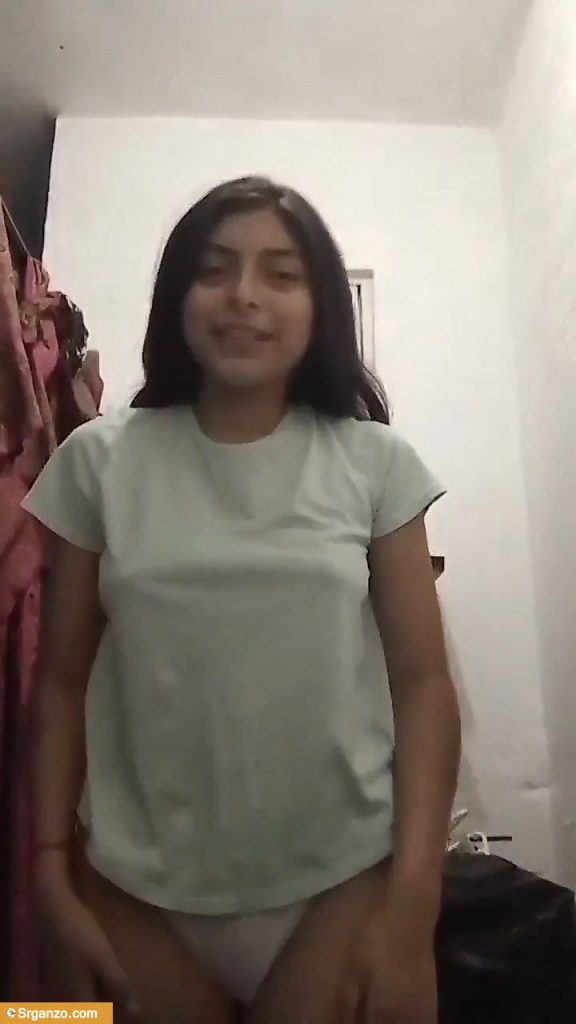 Pendejita inocente se graba desnudándose para su novio 1