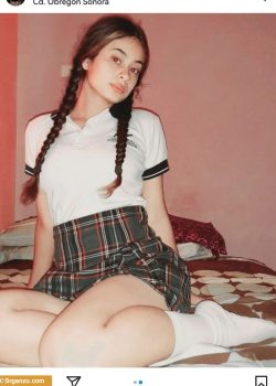 Bella colegiala llega de clases para masturbarse rico 3