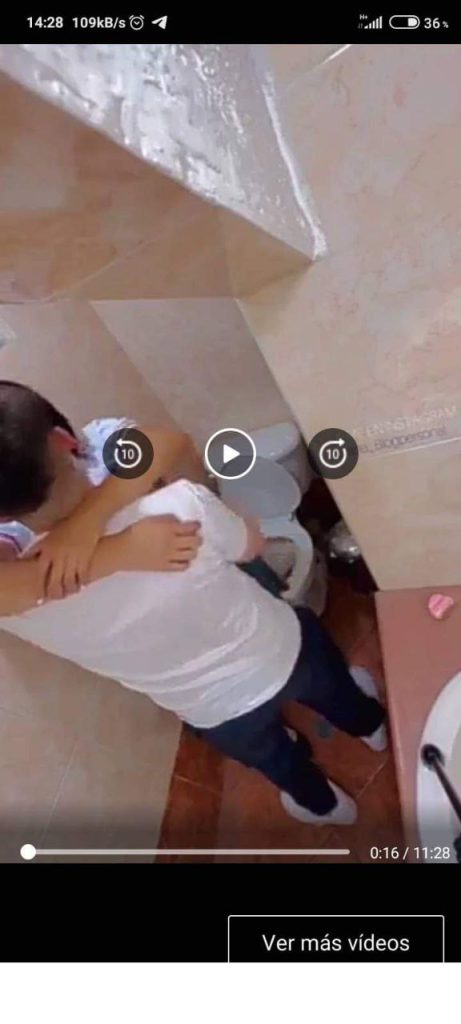 Filtrado viral de facebook, se la coge en el baño 1