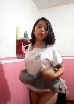 Nenita de colegio también quiere verga y hace video. 23