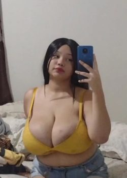 La amiga con tetas insanas le gusta la verga. 2