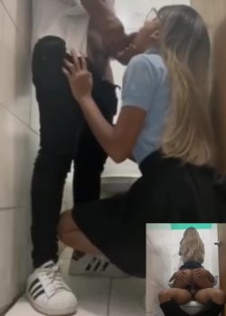 Cogiendo con el profesor en el baño 5