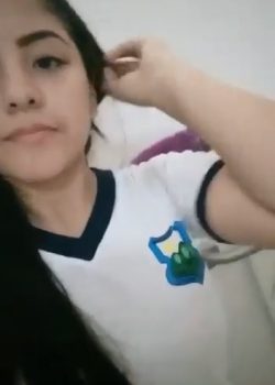 Colegiala Muestra Su Conchita Rosada 7