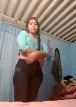 Buenona le manda video a su morro masturbándose en el cuarto. 10