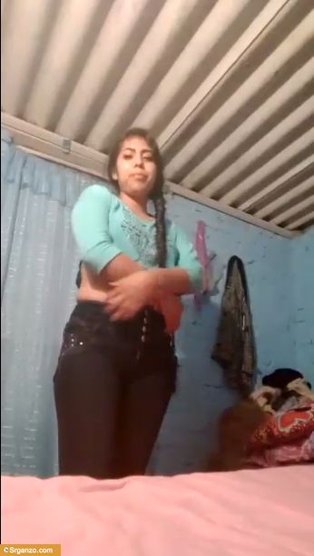 Buenona le manda video a su morro masturbándose en el cuarto. 1