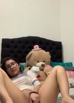 Cuando esta con teddy le pica la cosita. 11