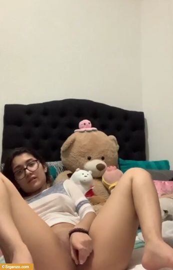 Cuando esta con teddy le pica la cosita. 1