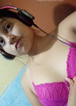 Colegiala manda nudes a su morro y videos. 18