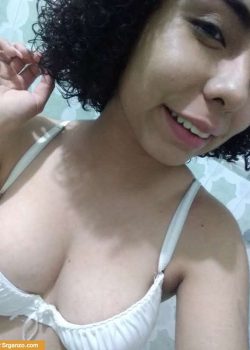 Nudes de colegiala perdidos de una memoria USB. 17