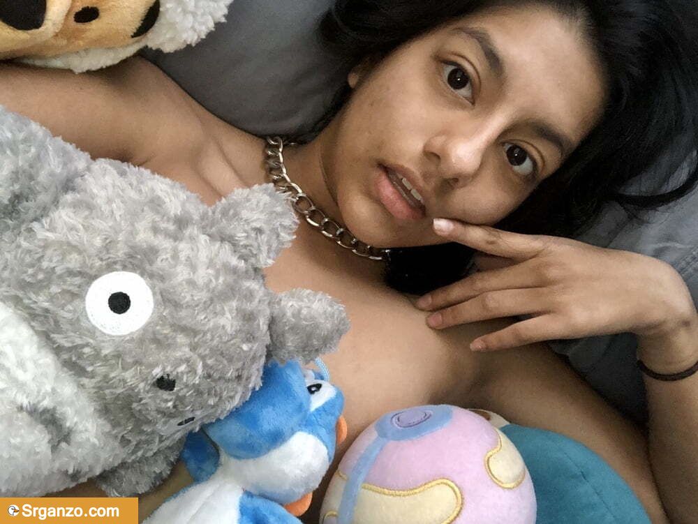 Nenita traviesa hace nudes cuando esta aburrida. 1