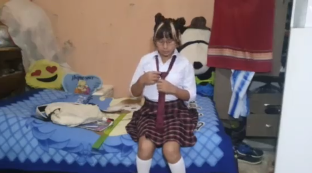 LLega del colegio y se la follan con el uniforme + VIDEO 1