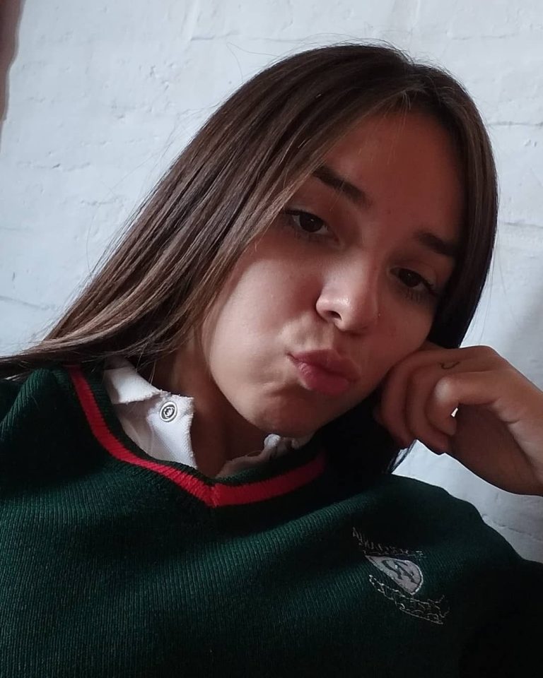 Paloma linda y deliciosa colegiala + Full Contenido 1