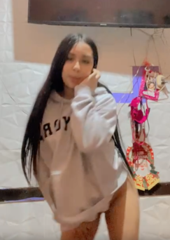 Morra pendeja mostrando su cuquita virgen + video 19