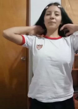 Bella colegiala de tetona llega Caliente de clases 2