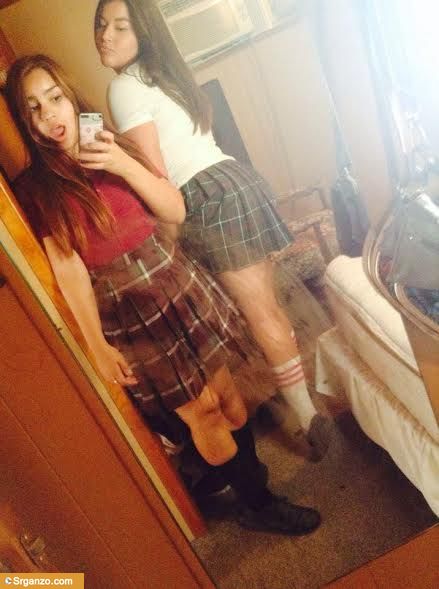 Colegiala buenarda se saca pack con ricas nudes y video caliente. 1