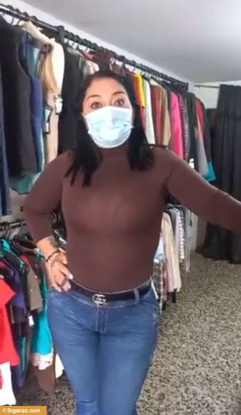 Vendedora de ropa termina haciendo cochinadas con un cliente. 1