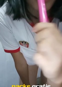 Rica Colegiala Se Masturba Con Las Cosas Escolares 15