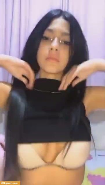 Flaca divina tocándose y masturbando en video. 1