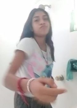 Chavita Amaryanis con su video extraviado en la ducha. 18